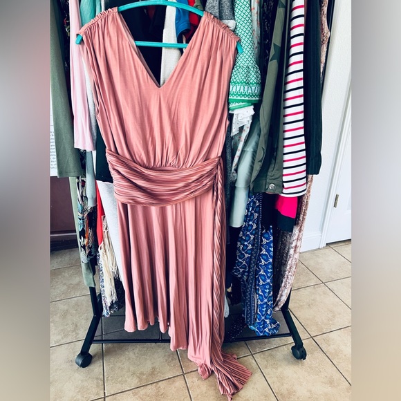 CLEARANCE PAISIE Evening Gown/Dress Blush - Picture 1 of 5